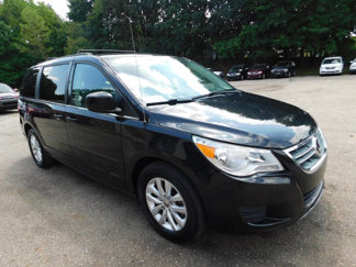 Used 2014 Volkswagen Routan SE image 1