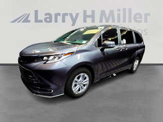 New 2025 Toyota Sienna Limited image 1
