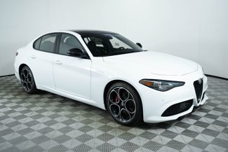 Used 2023 Alfa Romeo Giulia Veloce image 1
