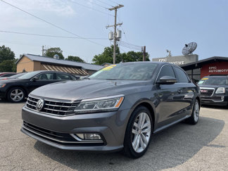 Used 2018 Volkswagen Passat 2.0T SE image 1
