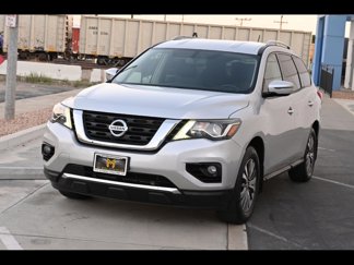 Used 2018 Nissan Pathfinder SV image 1