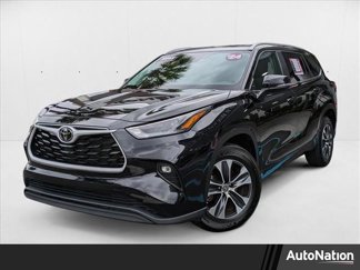 Used 2024 Toyota Highlander XLE image 1