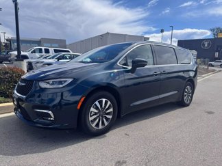 Used 2023 Chrysler Pacifica Touring-L image 1
