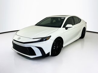 Used 2025 Toyota Camry SE image 1
