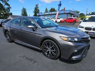 Used 2022 Toyota Camry SE image 1