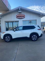Used 2021 Nissan Rogue SV image 1