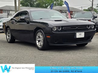 Used 2016 Dodge Challenger SXT image 1