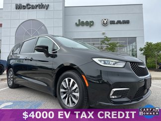 Used 2022 Chrysler Pacifica Touring-L image 1