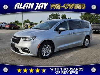 Used 2023 Chrysler Pacifica Touring-L image 1