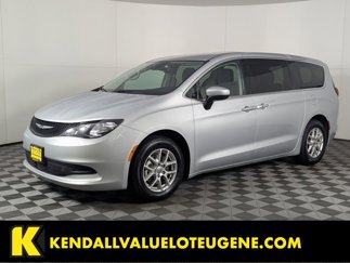 Used 2023 Chrysler Voyager LX image 1