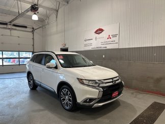 Used 2016 Mitsubishi Outlander SE image 1
