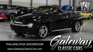 Used 2004 Chevrolet SSR w/ Preferred Equipment Group image 1