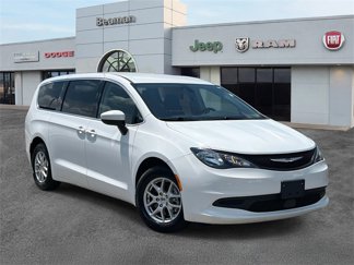 Used 2022 Chrysler Voyager LX image 1