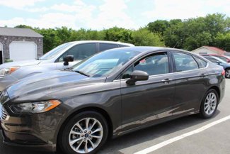 Used 2017 Ford Fusion SE image 1