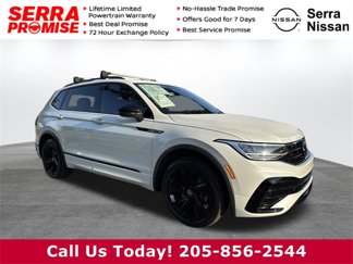 Used 2023 Volkswagen Tiguan SE R-Line image 1