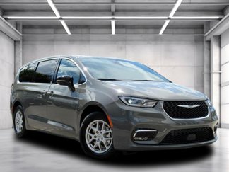 New 2025 Chrysler Pacifica Select image 1