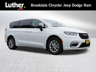 New 2025 Chrysler Pacifica Select w/ Uconnect Theater Family Group image 1