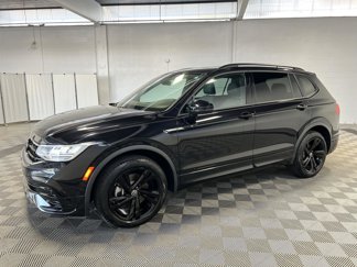 Used 2023 Volkswagen Tiguan SE R-Line image 1