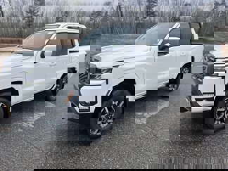 New 2025 Nissan Frontier SL image 1