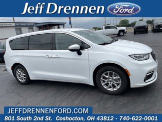 Used 2023 Chrysler Pacifica Touring-L image 1