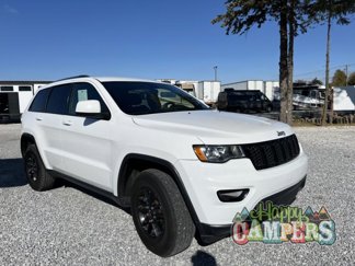 Used 2020 Jeep Grand Cherokee Laredo image 1