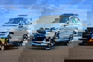 New 2026 BMW 550e xDrive w/ Executive Package image 1