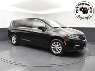 New 2025 Chrysler Pacifica Select image 1