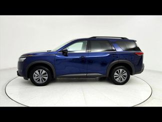 Used 2024 Nissan Pathfinder SV image 1