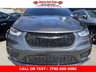 Used 2022 Chrysler Pacifica Limited w/ Uconnect Theater Family Group image 1