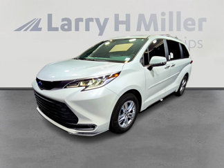 New 2025 Toyota Sienna Limited image 1