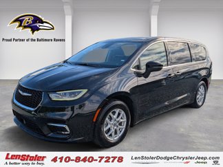 Used 2023 Chrysler Pacifica Touring-L image 1