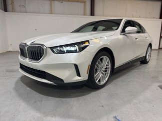 Used 2025 BMW 530i image 1