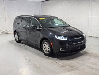 Used 2023 Chrysler Pacifica Touring-L image 1