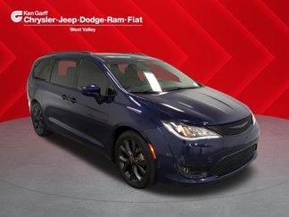 Used 2018 Chrysler Pacifica Touring-L Plus image 1