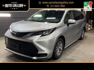 Used 2021 Toyota Sienna LE image 1