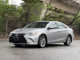 Used 2016 Toyota Camry SE image 1
