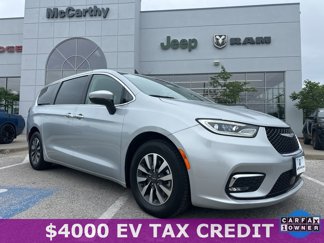 Used 2023 Chrysler Pacifica Touring-L image 1