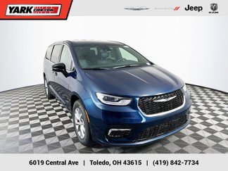 New 2025 Chrysler Pacifica Select image 1