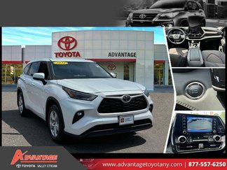 Used 2022 Toyota Highlander LE image 1