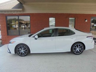 Used 2023 Toyota Camry SE image 1