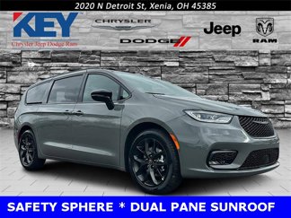 New 2025 Chrysler Pacifica Limited image 1