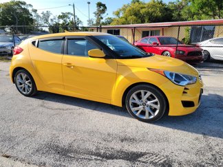 Used 2016 Hyundai Veloster image 1