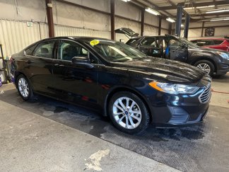 Used 2020 Ford Fusion SE image 1