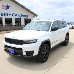 Used 2023 Jeep Grand Cherokee L Laredo image 1