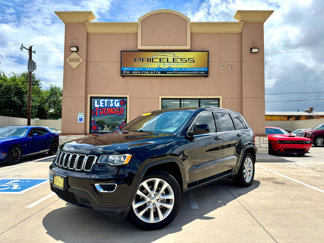 Used 2020 Jeep Grand Cherokee Laredo image 1