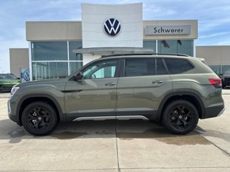 New 2025 Volkswagen Atlas Peak Edition SE image 1