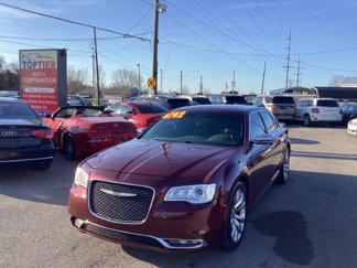Used 2017 Chrysler 300 C image 1
