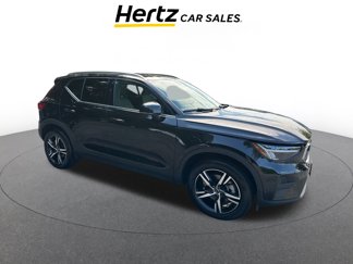 Used 2024 Volvo XC40 B5 Core image 1