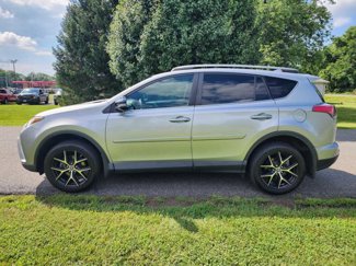 Used 2017 Toyota RAV4 SE image 1