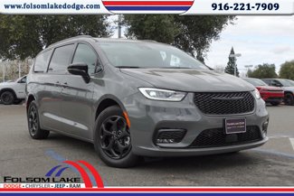 New 2025 Chrysler Pacifica Premium image 1